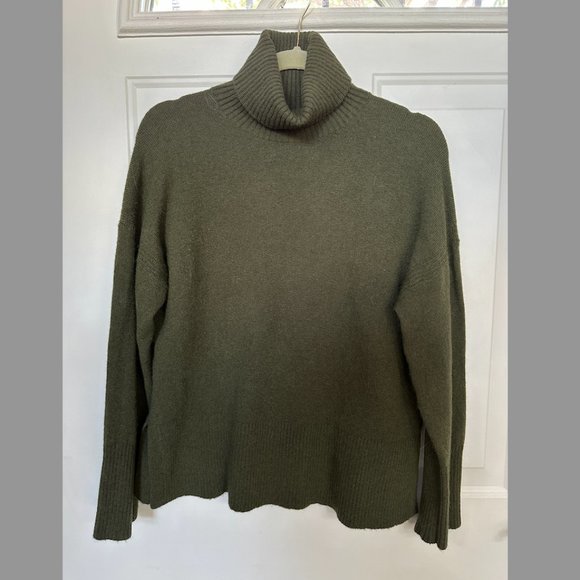 J. Crew Sweaters - J CREW Women's Dk Green Turtleneck Polyamide/Merino/Alpaca Sweater Size: XS, EUC